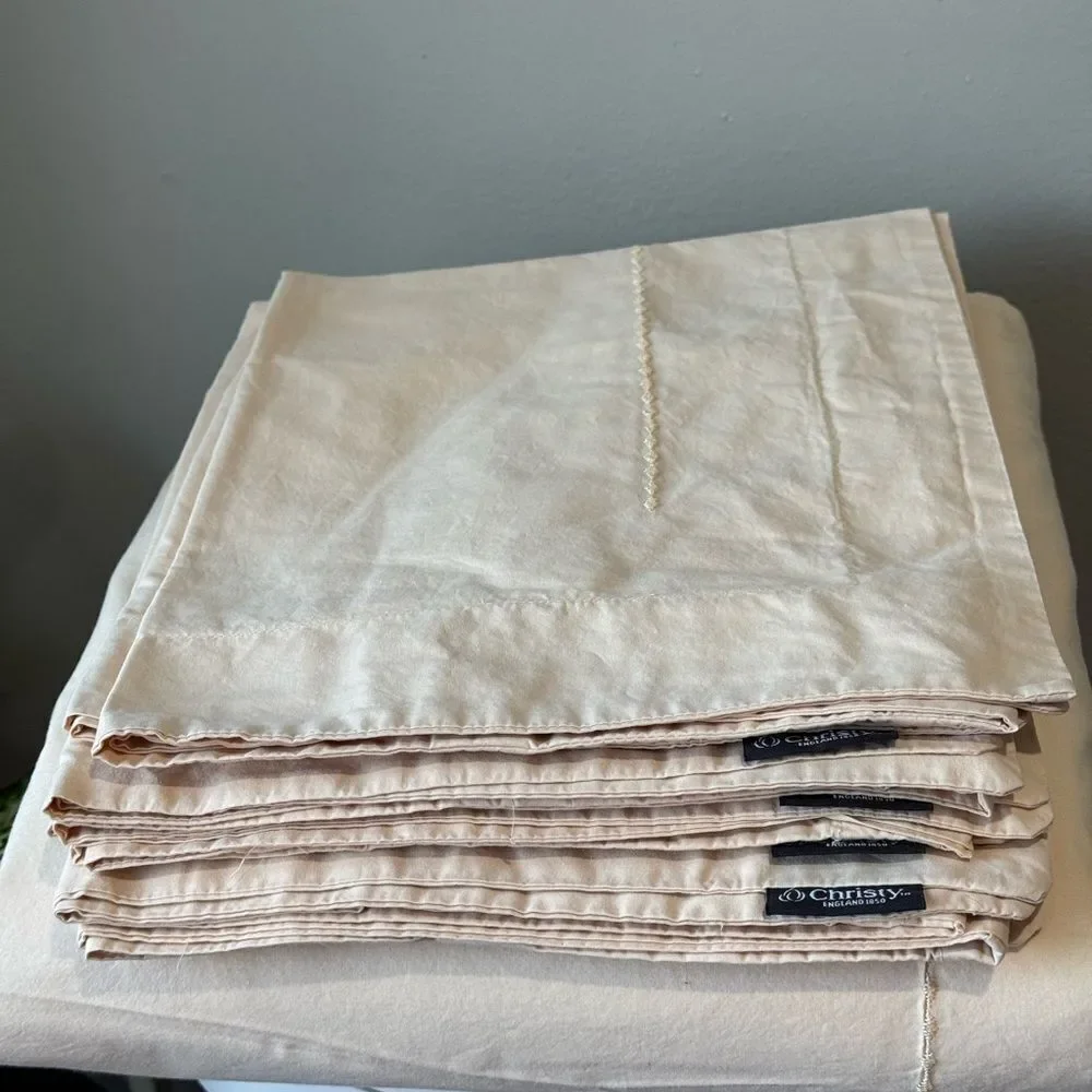 CHRISTY OF ENGLAND KING DUVET SET (4) PILLOW SHAMS.